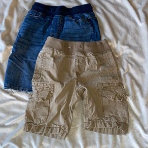 Kids boys shorts size youth small. 2 pair